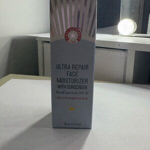 First Aid Beauty Ultra Repair Face Moisturizer - SPF 30